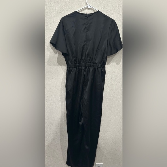 Kendall + Kyleigh black elegant jumpsuit size M NWT missing belt - Picture 4 of 4